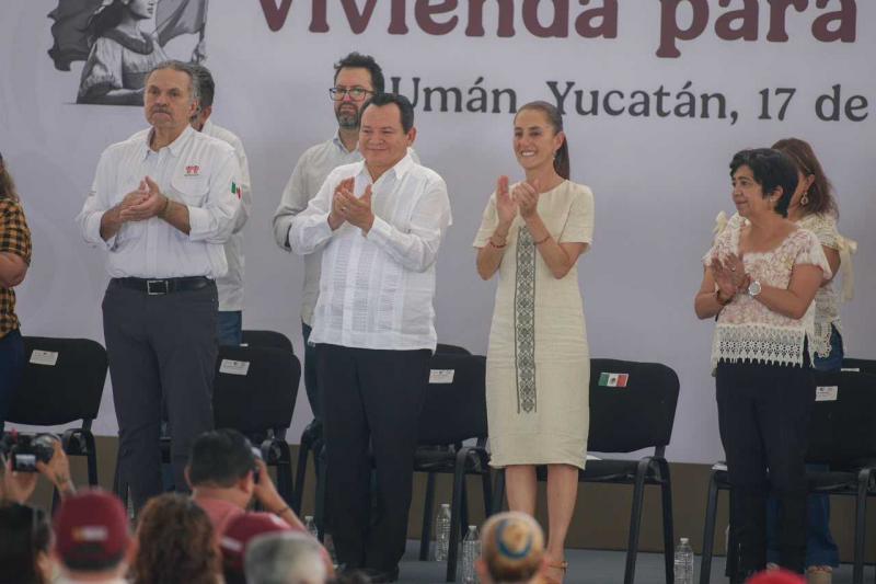 "Cuando vine en campaña prometí que aquí iba a haber una universidad de la salud y lo vamos a cumplir": Sheinbaum anuncia en Umán sede de la Rosario Castellanos con Medicina y Enfermería