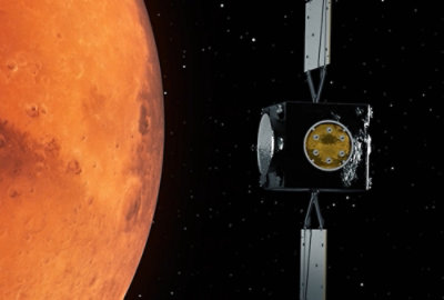 Illustrasjon av en Mars-banesatellitt i bane rundt planeten.