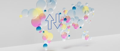 Des bulles transparentes et colorées avec des opacités variables flottant au-dessus d’une surface, mises en évidence par une flèche vers le haut bleue.