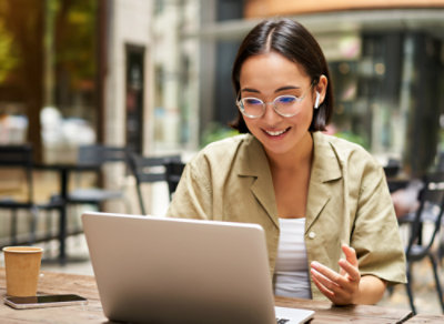 A women working with laptop.