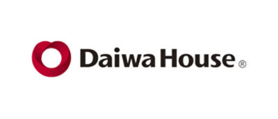 Logo společnosti Daiwa House s červeným kruhovým symbolem vedle názvu společnosti