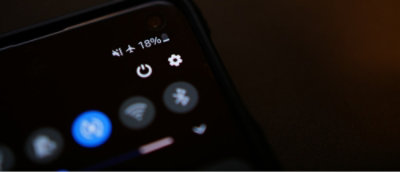 Gros plan sur un téléphone