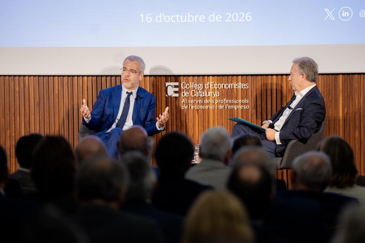 Lucena durante un momento de su intervención en el Col·legi d'Economistes de Catalunya.