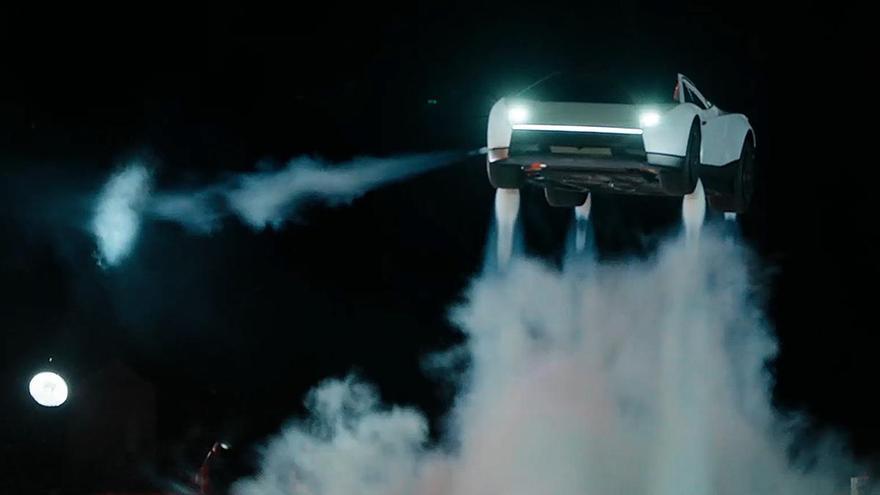 Tesla presenta un Roadster capaz de volar y acelerar de 0 a 100 en menos de un segundo