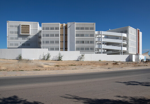 Polytechnic School of Sousse / Atelier Façila - architectures & paysages Polytechnic School of Sousse / Atelier Façila - architectures & paysages - Image 1 of 15