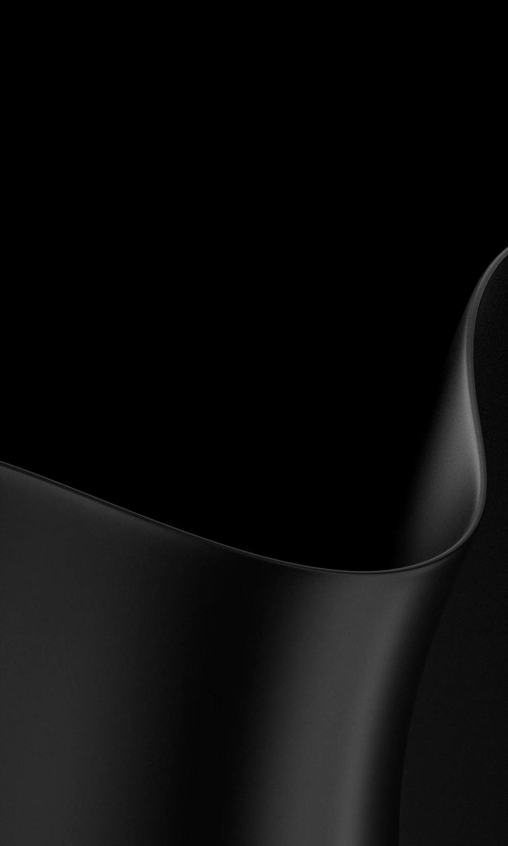 Primer plano de un dispositivo Surface Laptop negro con bordes metálicos curvos mate.