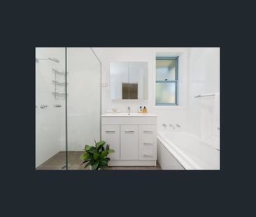 Spacious 3 Bedroom + Study/Office Townhouse & Stylish and Convenient Living in Sought-After Lindfield Location - Photo 5