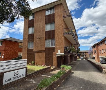 Neat & Tidy 2 bedroom unit located in quiet neighbourhood - Photo 5