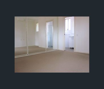 LARGE FOUR BEDROOM FAMILY HOME - Photo 1