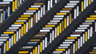 Cutting Supply Chains: How to Achieve More Reward with Less Risk