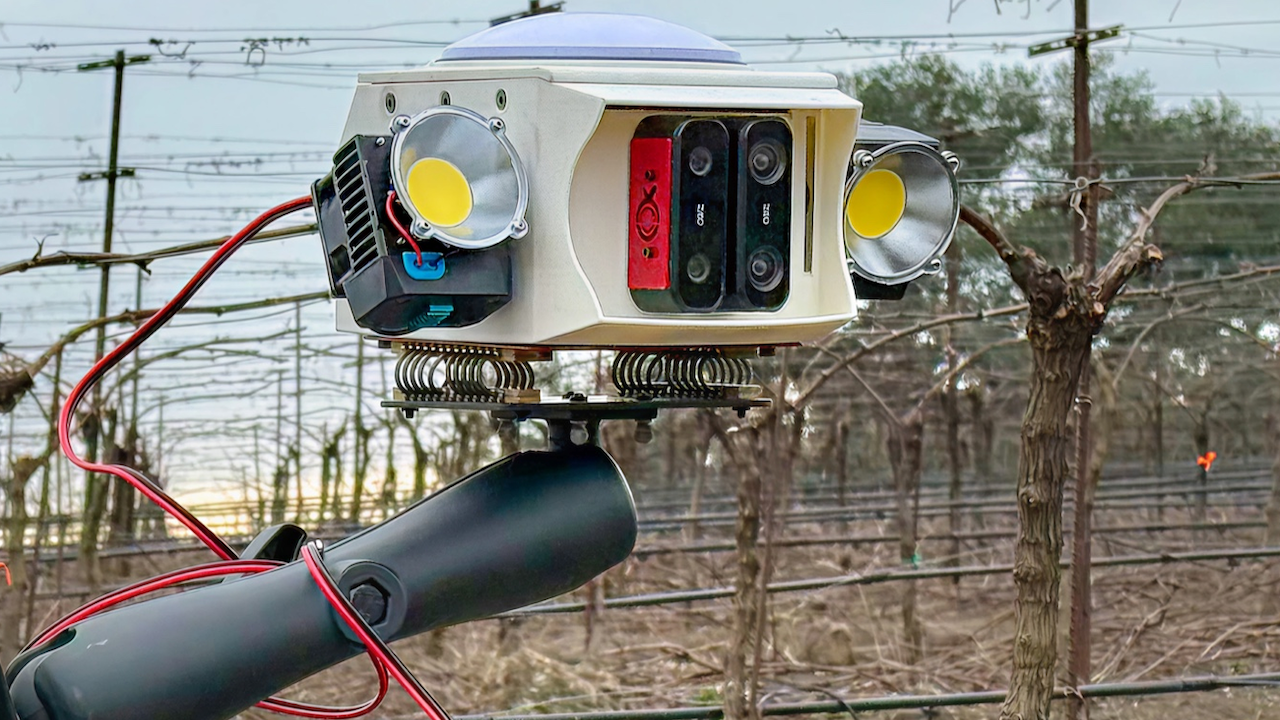 https://storage.googleapis.com/gweb-cloudblog-publish/images/Orchard-AI-camera.max-1300x1300.png