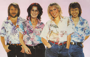 Four retro band members in tropical shirts and jeans smiling at camera. — Abba Wallpaper