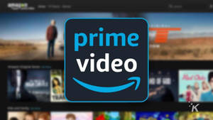 Amazon Prime Video-Logo angezeigt über einer verschwommenen Streaming-Plattform-Oberfläche. — Streamen Wallpaper