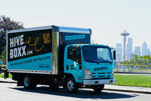Turkis flyttebil med Hive Boxx branding parkeret nær Seattle skyline. — Lastbil Wallpapers