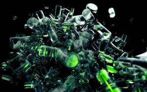 Botellas de vidrio verde rotas explotando en el aire contra un fondo negro. — Cool Fondos de pantalla