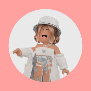 Un avatar de Roblox con cabello rubio y un sombrero blanco ríe mientras usa un atuendo temático de mariposa. — Fotos de perfil Imágenes