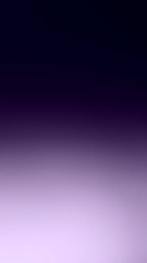 Ein beruhigender Farbverlauf von Schwarz zu Lavendel ohne sichtbare Objekte oder Muster. — Gradient Wallpaper