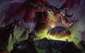 Un dragon rouge aux yeux brillants et aux ailes violettes plane au-dessus d'aventuriers dans un donjon sombre. — Dnd Fonds d'écran