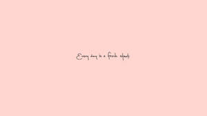 Fond rose avec texte cursif noir disant 'Every day is a fresh start' — MacBook Fonds d'écran