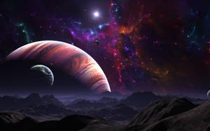 Buitenaardse bergen kijken uit over een gigantische planeet en de aarde in een kleurrijke sterrennevel. — Jupiter Achtergronden