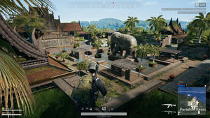 Soldat blickt auf ein tropisches Resort mit Elefantenstatue und balinesischen Gebäuden. — Pubg Wallpaper