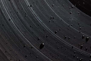 Gocce d'acqua scintillanti sulla superficie di un disco in vinile nero. — Documentazione Sfondi