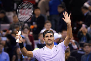 Roger Federer saluta i fan dopo una partita di tennis. — Federer Sfondi