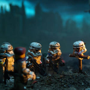 LEGO-stormtroppere i et krigshærget landskab under en mørk himmel. — iPad Mini Wallpapers