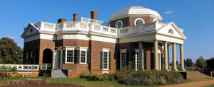 Mansão histórica de tijolos com colunas brancas e cúpula rodeada por jardins sob céu azul — Edifício Papéis de Parede