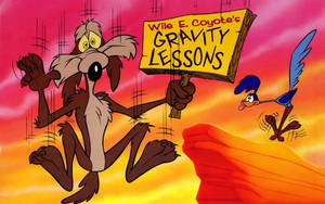 Wile E Coyote svæver med et skilt om tyngdekraftstimer, mens Road Runner flygter. — E Wallpapers